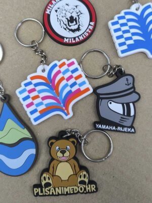 Gumeni-privjesci-za-ključeve-s-logom-PVC-2D-3D-privjesci